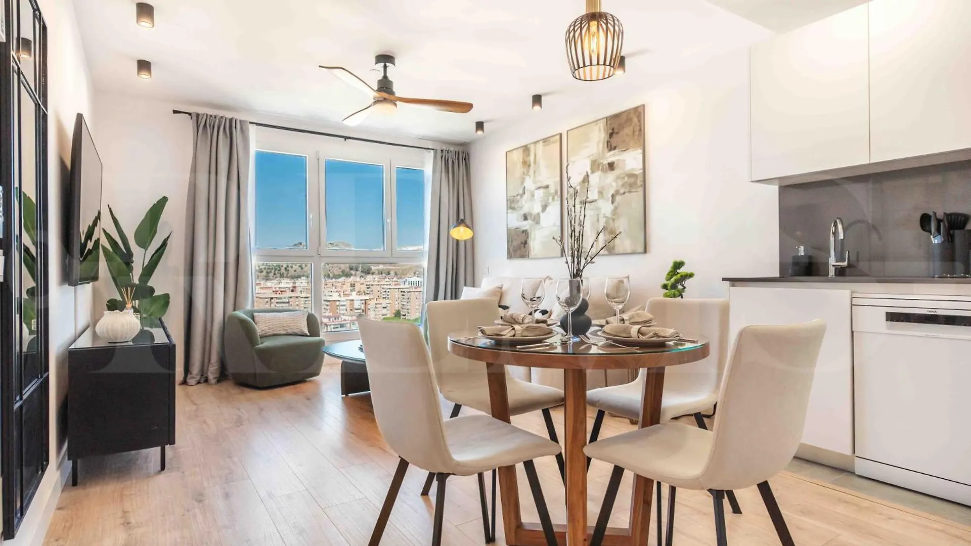 شقة Modern Sky-Rise Living With Pool And Parking Rems مالقة