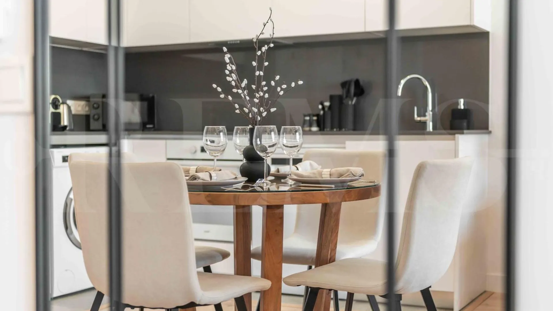 شقة Modern Sky-Rise Living With Pool And Parking Rems مالقة