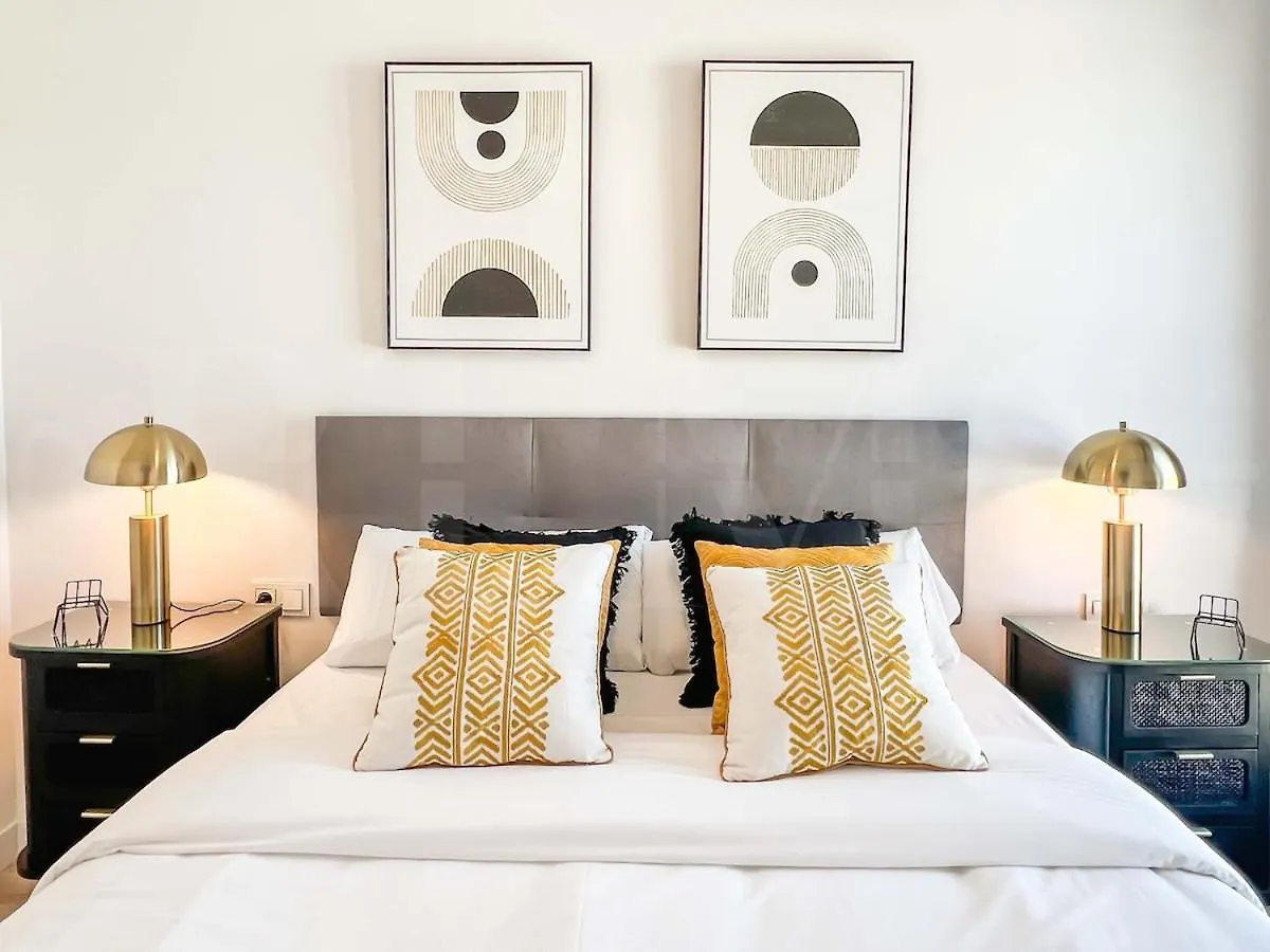 Apartamento Modern Sky-Rise Living With Pool And Parking Rems Málaga