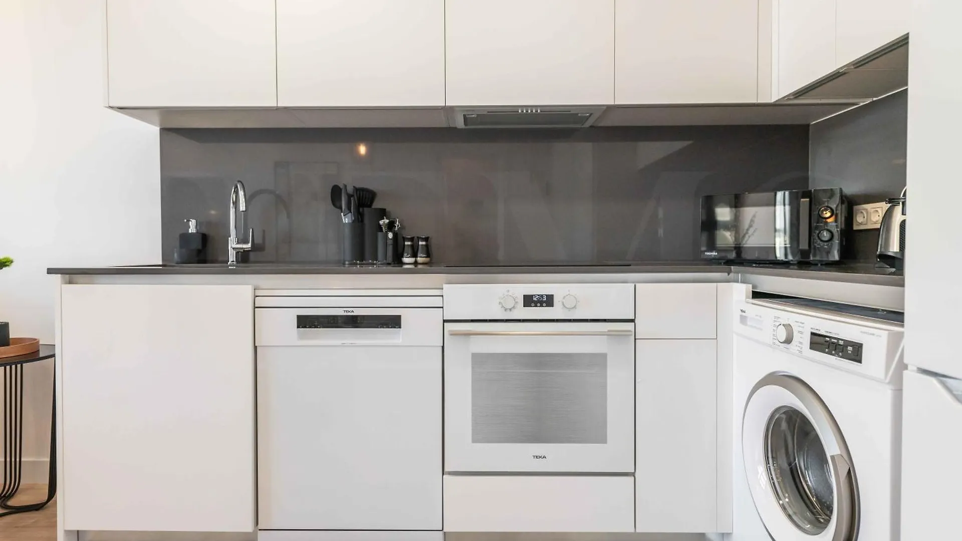 Appartamento Modern Sky-Rise Living With Pool And Parking Rems Málaga 0*,