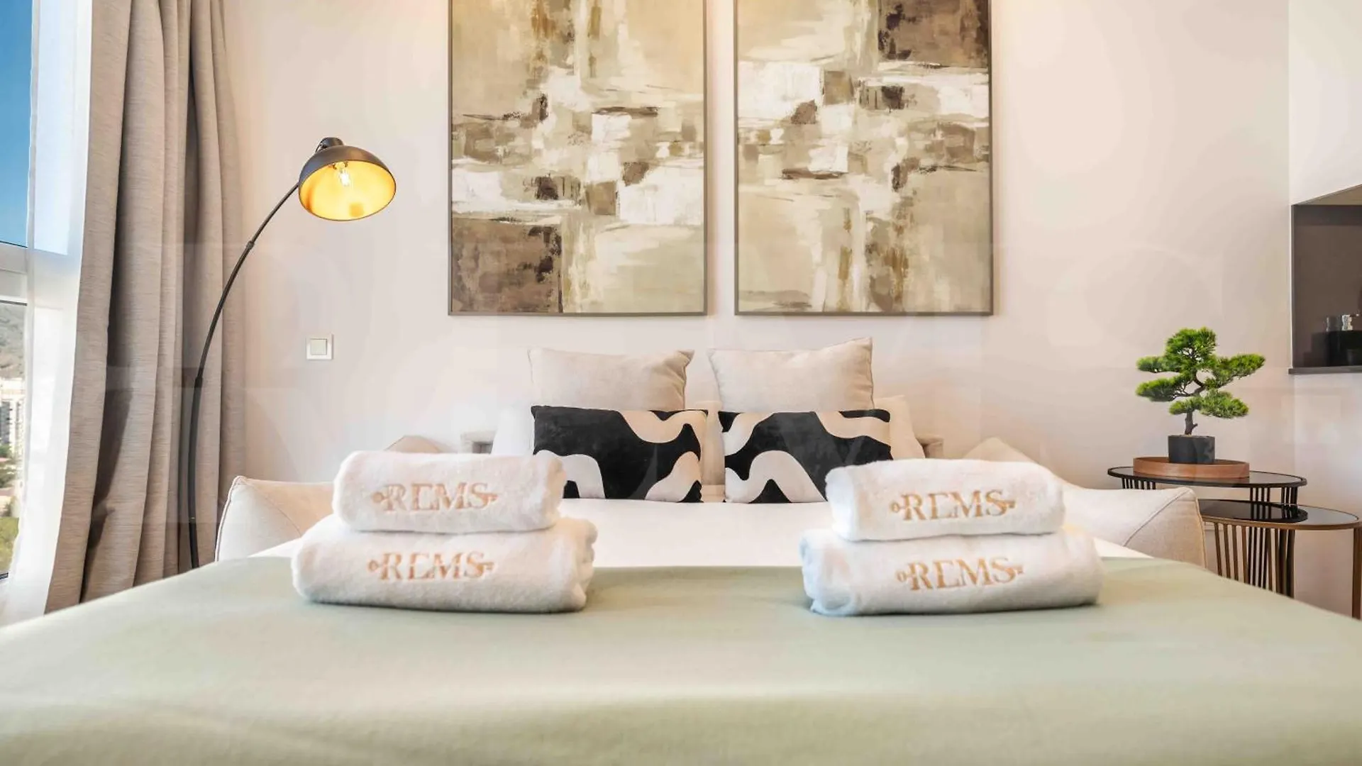 Appartamento Modern Sky-Rise Living With Pool And Parking Rems Málaga