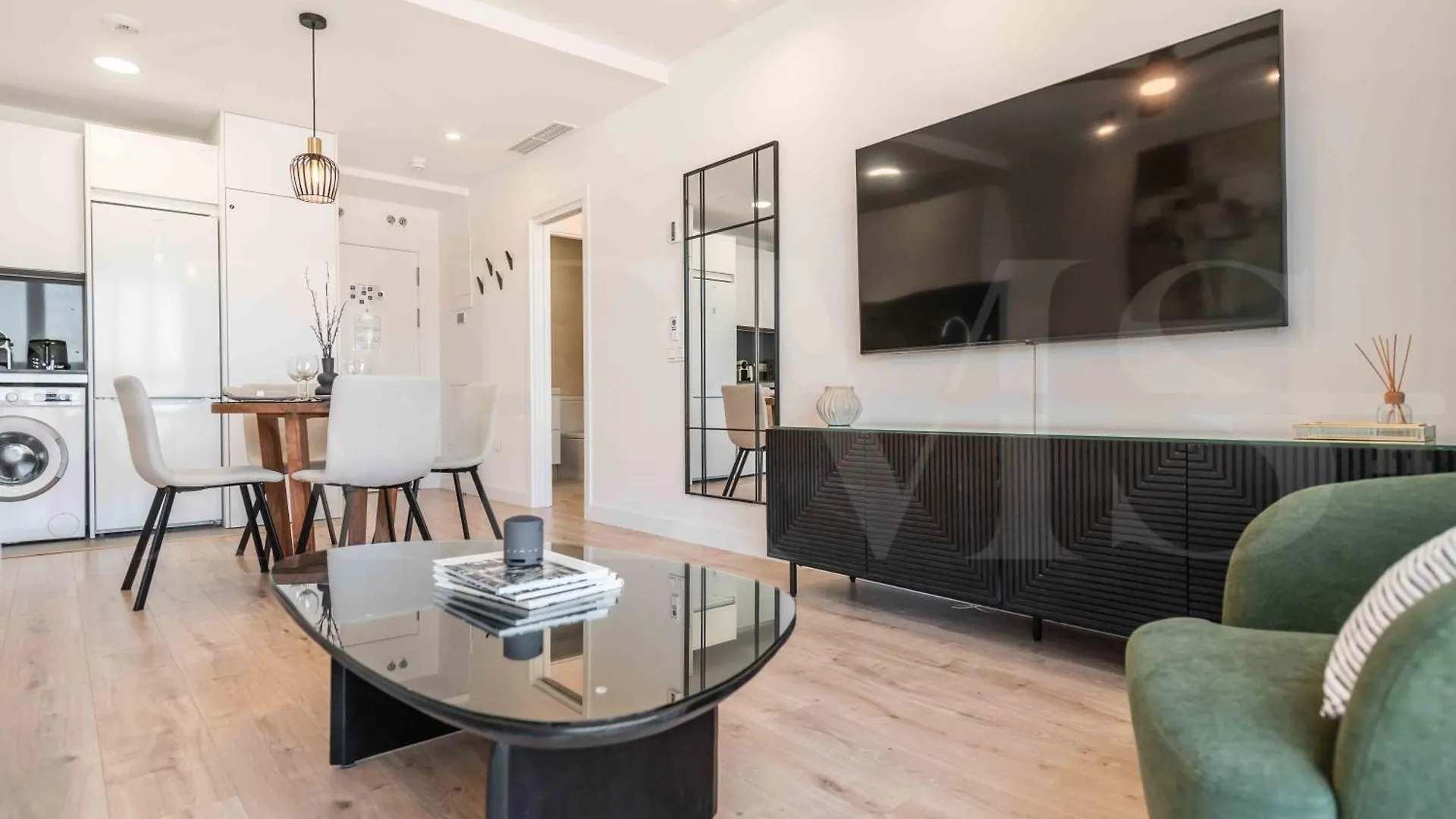 Appartamento Modern Sky-Rise Living With Pool And Parking Rems Málaga