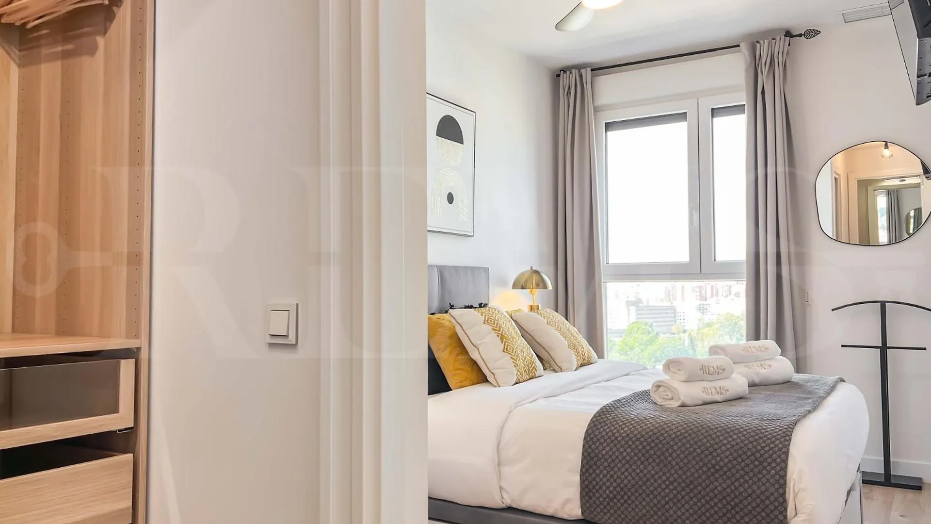 Appartamento Modern Sky-Rise Living With Pool And Parking Rems Málaga