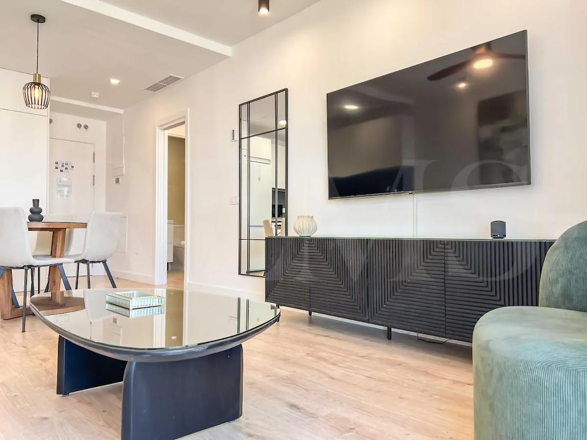 Apartment Ferienwohnung Modern Sky-Rise Living With Pool And Parking Rems Málaga