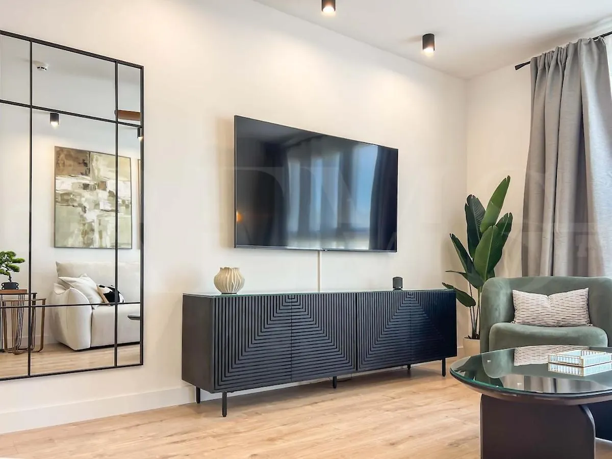 Ferienwohnung Modern Sky-Rise Living With Pool And Parking Rems Málaga