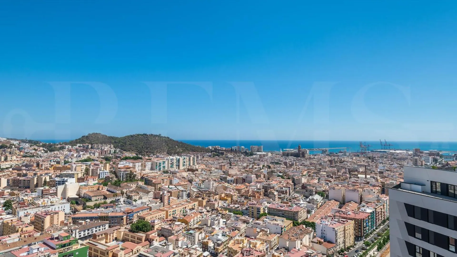 Modern Sky-Rise Living With Pool And Parking Rems Apartment Malaga