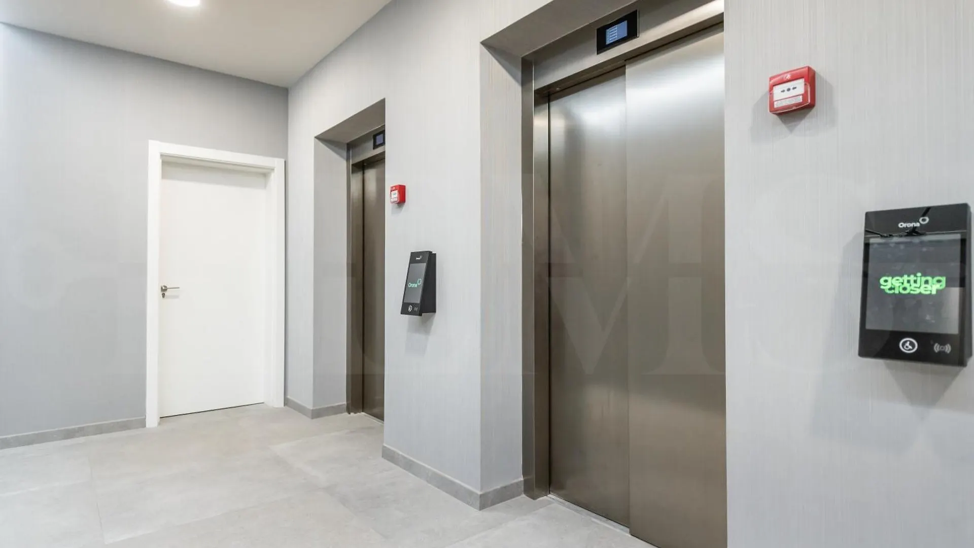 Modern Sky-Rise Living With Pool And Parking Rems Apartment Malaga