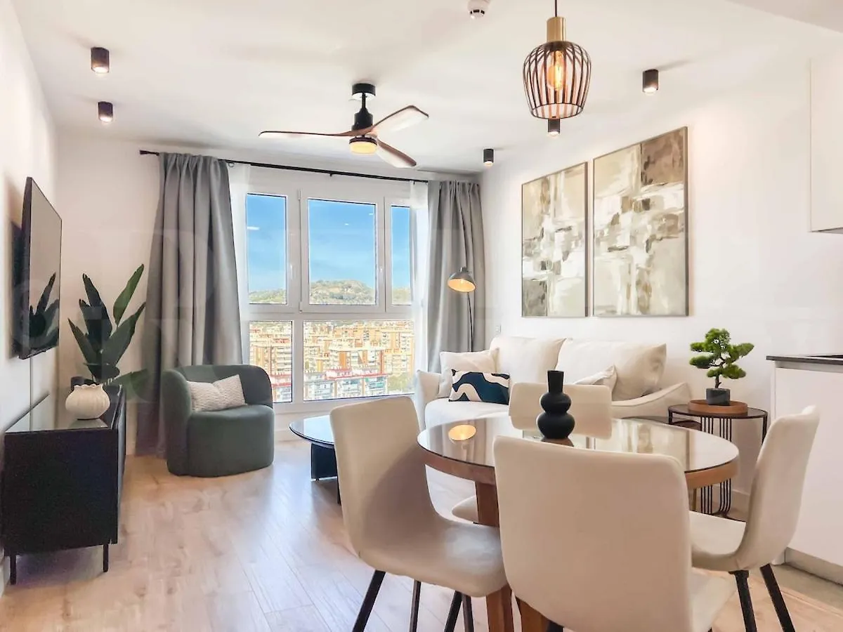 Modern Sky-Rise Living With Pool And Parking Rems Apartment Malaga